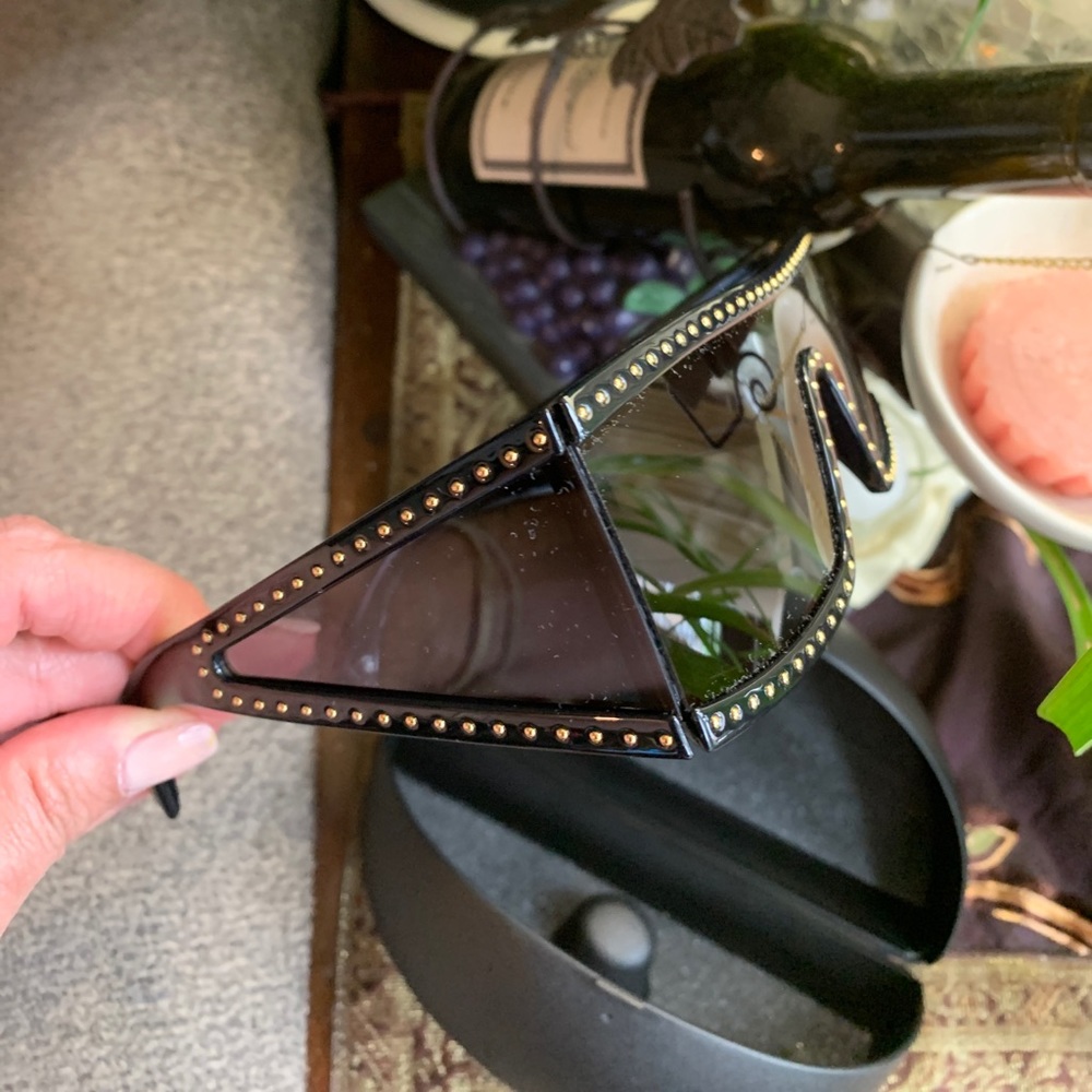 🔥SALE🔥Authentic MOSCHINO 99 Shield studs sunglasses - Picture 2 of 10